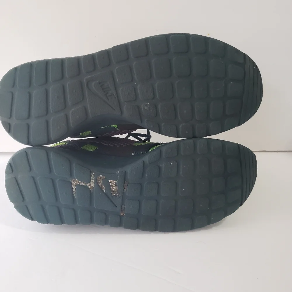 Nike Women Roshe One Prem Plus Green Camo, Purple Nike Sign Size 7